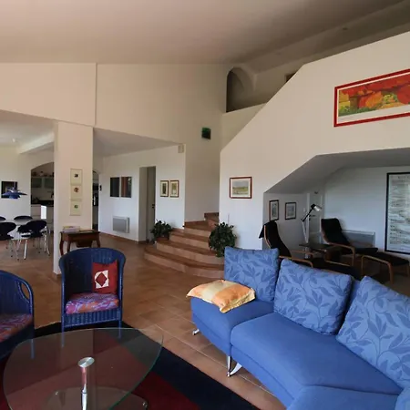 Blue Hill Pour 6 Personnes Avec Piscine Privee Et Vue A